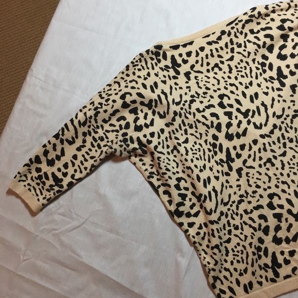 🐆Cheetah Print Cardigan Sweater🐆 - Picture 3 of 4
